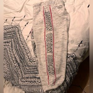 Bobbie & Brooks QUEEN Capri Pant.